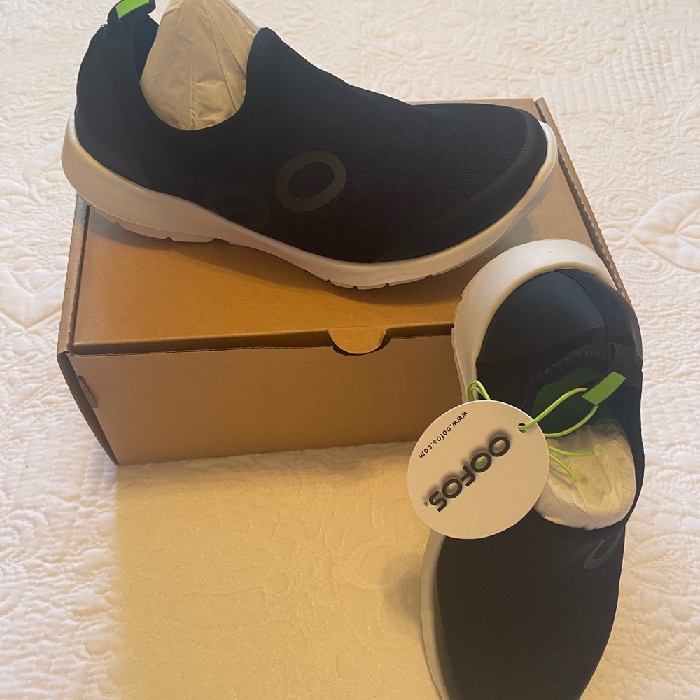 New OOFOS Black and White Slip-On Shoes